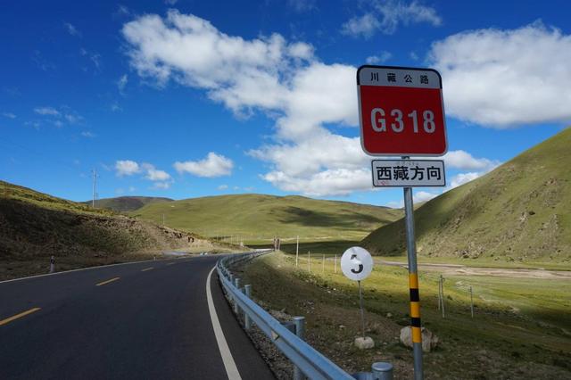 蓝战非带着妈妈自驾游西藏，一段充满温情与美景的旅程