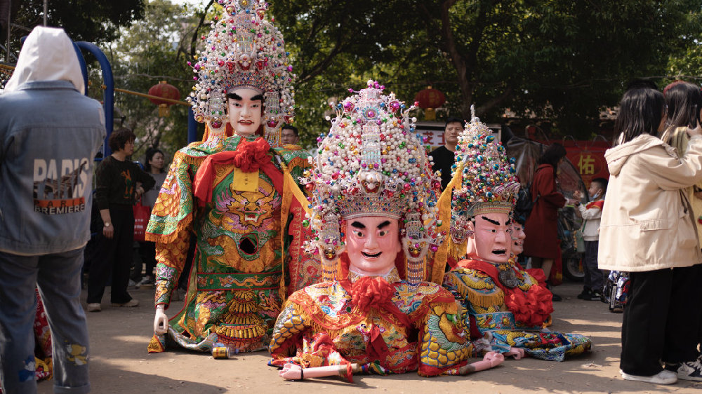 福建过年习俗揭秘，游神活动成节日亮点，百姓热情高涨