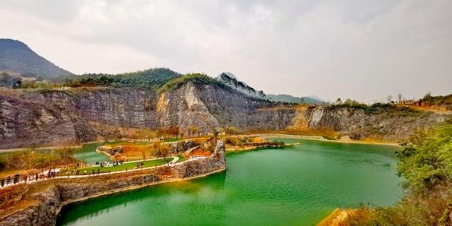 揭秘真相！九寨沟景区40岁以上免门票？假的，一起来了解背后的故事