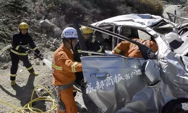 温州一家五口驾车坠崖致1死